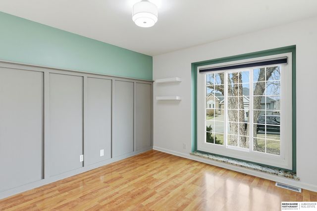 17265 Pine Street, Omaha, NE 68130