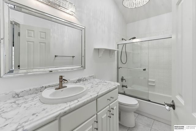 17265 Pine Street, Omaha, NE 68130