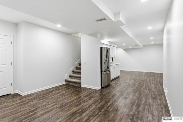 17265 Pine Street, Omaha, NE 68130