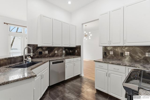 17265 Pine Street, Omaha, NE 68130