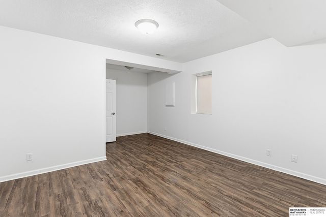 17265 Pine Street, Omaha, NE 68130