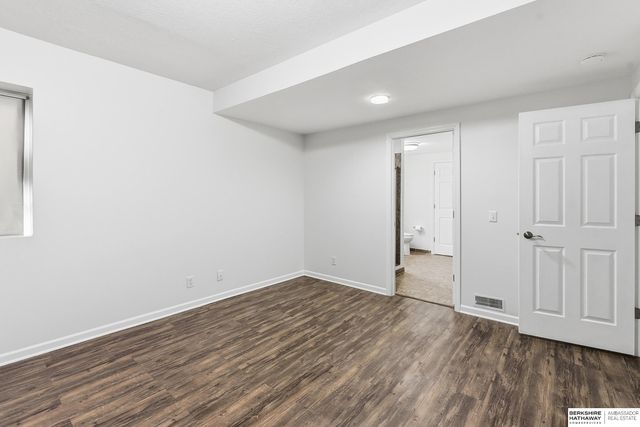 17265 Pine Street, Omaha, NE 68130