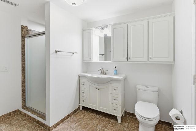 17265 Pine Street, Omaha, NE 68130