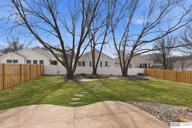 17265 Pine Street, Omaha, NE 68130