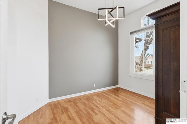 17265 Pine Street, Omaha, NE 68130