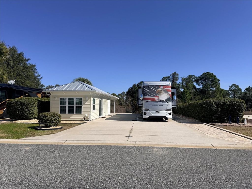 Image 1 of property listing at 9469 SE 49TH TERRACE, Webster, FL 33597