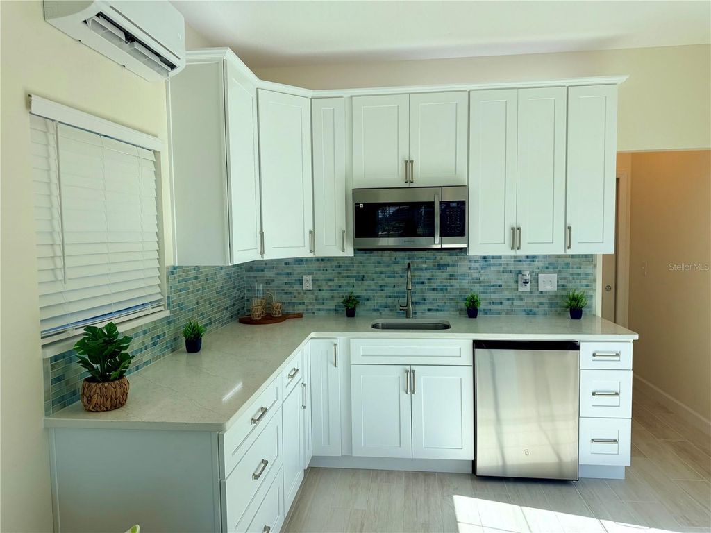 Image 11 of property listing at 9469 SE 49TH TERRACE, Webster, FL 33597