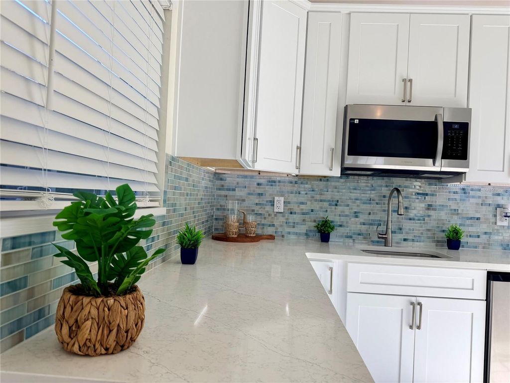 Image 12 of property listing at 9469 SE 49TH TERRACE, Webster, FL 33597