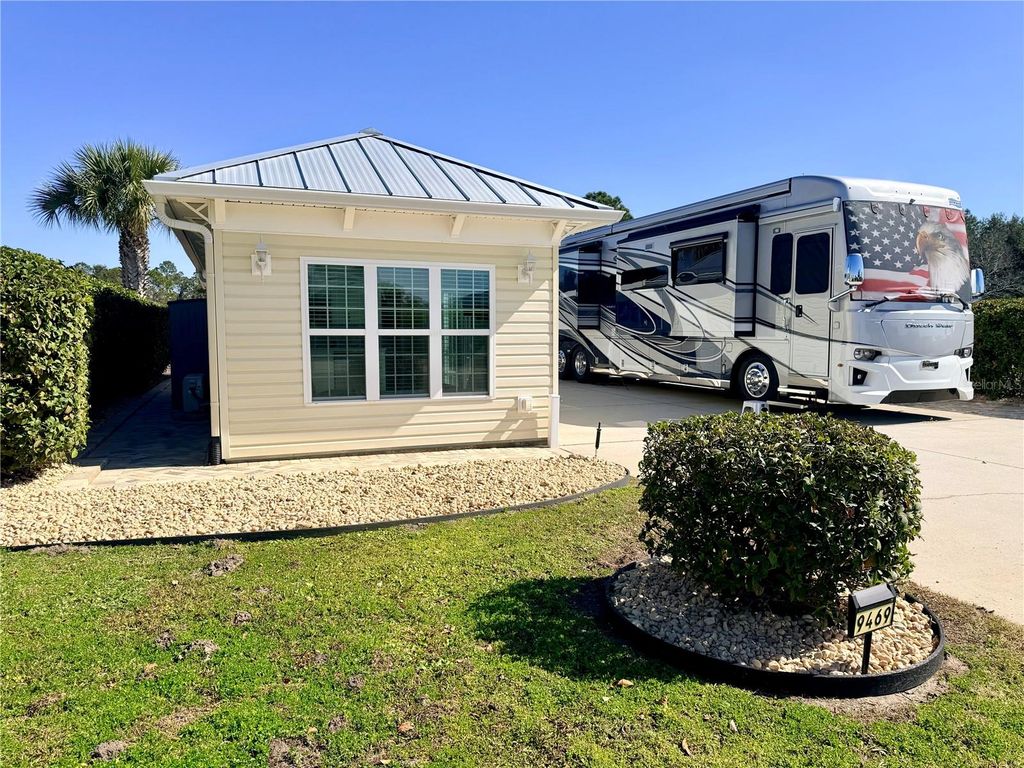 Image 3 of property listing at 9469 SE 49TH TERRACE, Webster, FL 33597