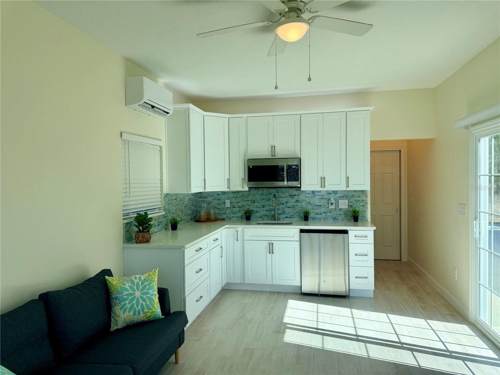 Image 9 of property listing at 9469 SE 49TH TERRACE, Webster, FL 33597