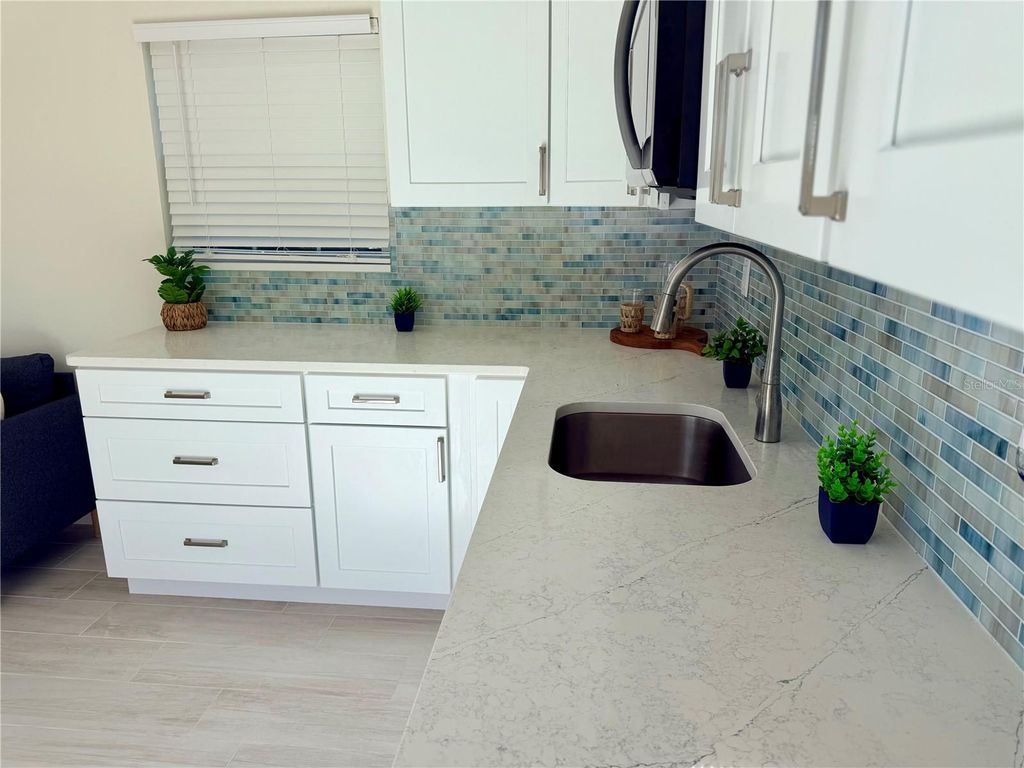 Image 10 of property listing at 9469 SE 49TH TERRACE, Webster, FL 33597