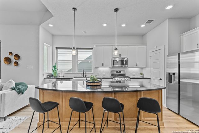 5843 Whitby Rd Unit 6, San Antonio, TX 78240