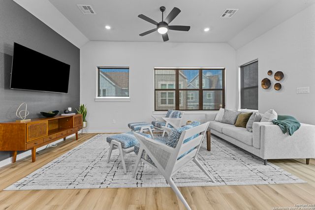 5843 Whitby Rd Unit 6, San Antonio, TX 78240