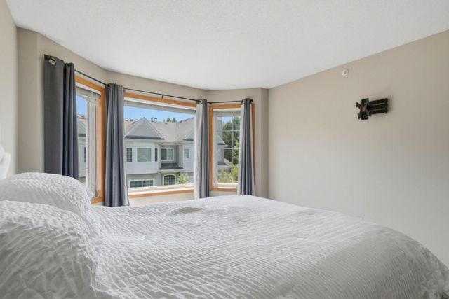944 Fairfield Way, Minnetonka, MN 55305