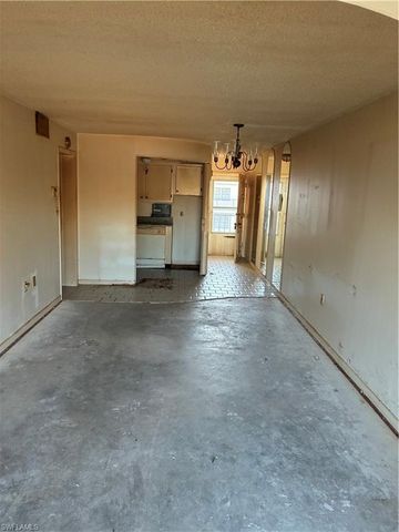 5 High Point CIR W # 209, Naples, FL 34103