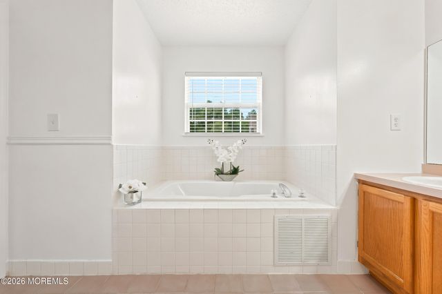 3104 Norma Place 3104, Toms River, NJ 08755