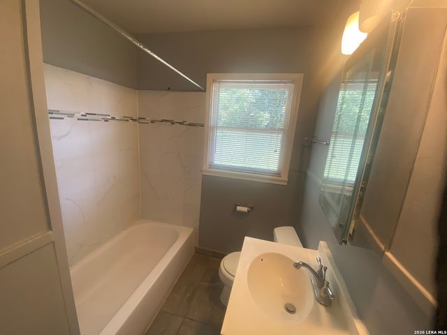 308 Larchmont Dr, San Antonio, TX 78209