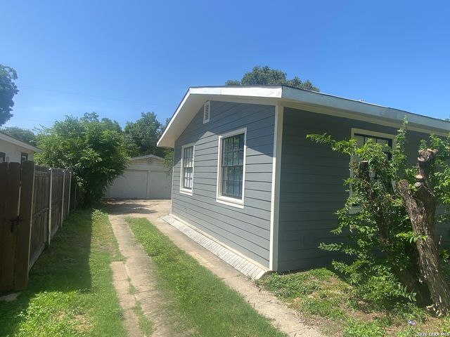 308 Larchmont Dr, San Antonio, TX 78209