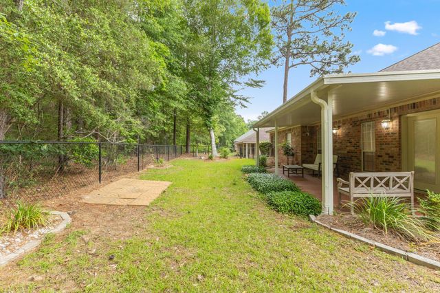 12 Classic Woods Dr., Hattiesburg, MS 39402