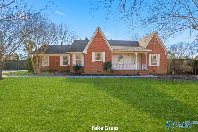 104 Lindsey Lane NW, Hazel Green, AL 35750