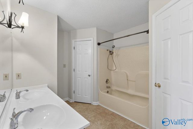 104 Lindsey Lane NW, Hazel Green, AL 35750