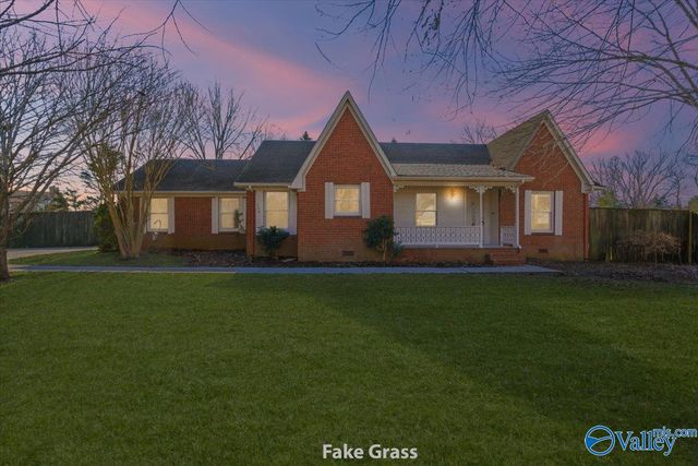 104 Lindsey Lane NW, Hazel Green, AL 35750