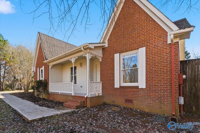 104 Lindsey Lane NW, Hazel Green, AL 35750