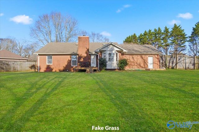 104 Lindsey Lane NW, Hazel Green, AL 35750