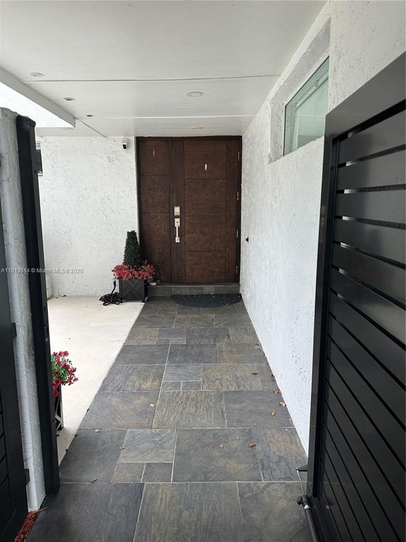 11370 SW 113th Ter, Miami, FL 33176