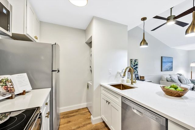 100 Fletcher Ln G, Brewster, MA 02631