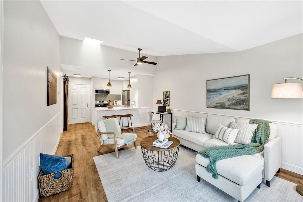 100 Fletcher Ln G, Brewster, MA 02631