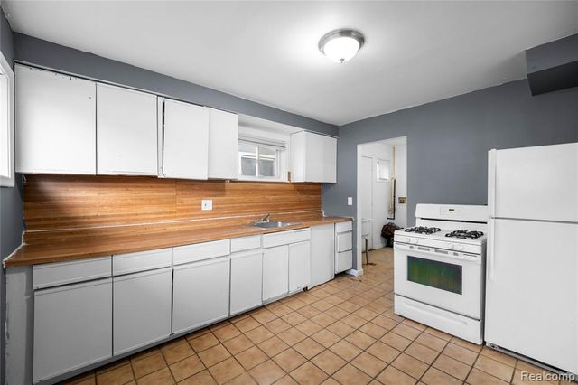 26051 Lehigh Street, Inkster, MI 48141