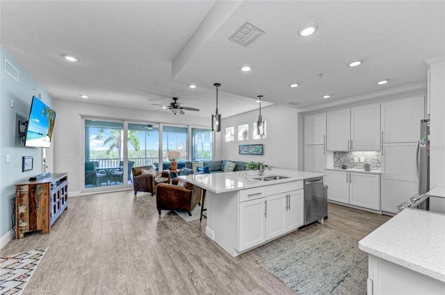 383 ARUBA CIRCLE 203, Bradenton, FL 34209