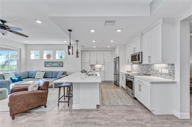 383 ARUBA CIRCLE 203, Bradenton, FL 34209