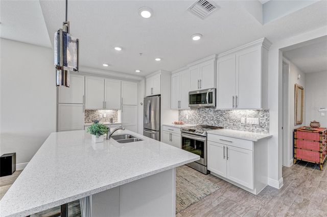 383 ARUBA CIRCLE 203, Bradenton, FL 34209