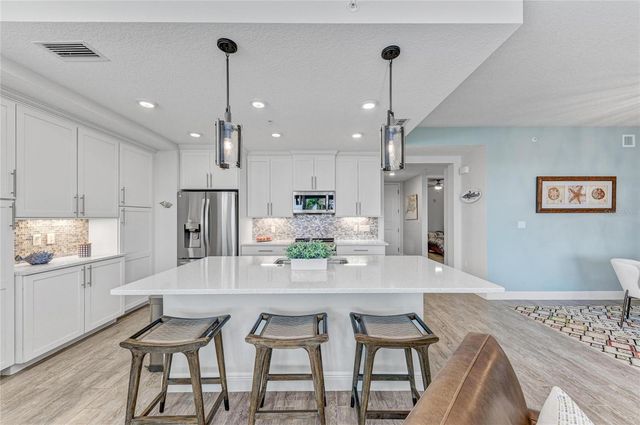 383 ARUBA CIRCLE 203, Bradenton, FL 34209