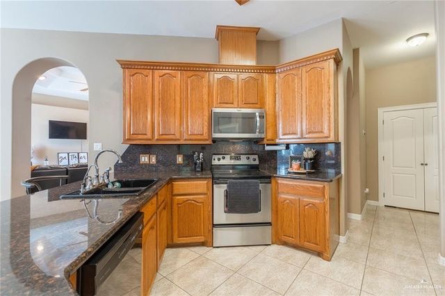 2802 S Pecan Boulevard, Donna, TX 78537