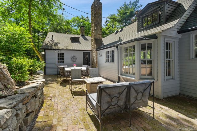 35 Old Snake Hill Road, Pound Ridge, NY 10576