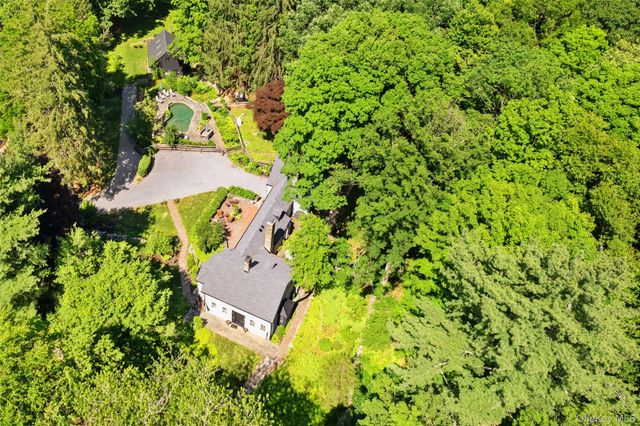 35 Old Snake Hill Road, Pound Ridge, NY 10576