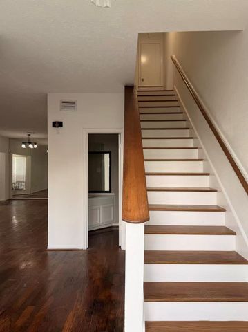 2220 Bering Drive 12, Houston, TX 77057