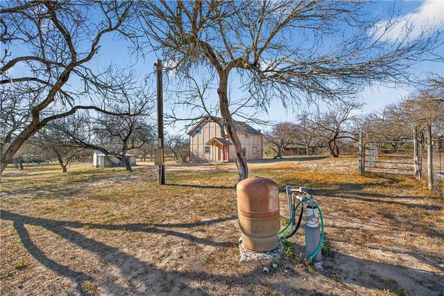 5752 Mockingbird Ln, Mathis, TX 78368