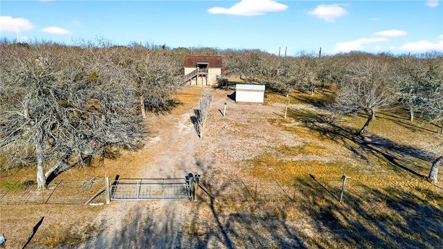 5752 Mockingbird Ln, Mathis, TX 78368