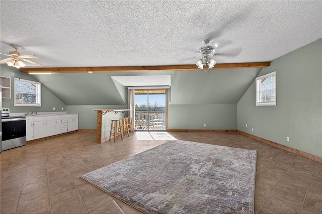 5752 Mockingbird Ln, Mathis, TX 78368