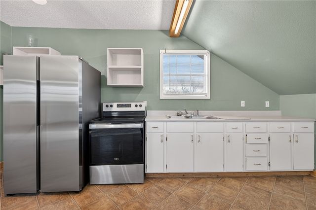 5752 Mockingbird Ln, Mathis, TX 78368