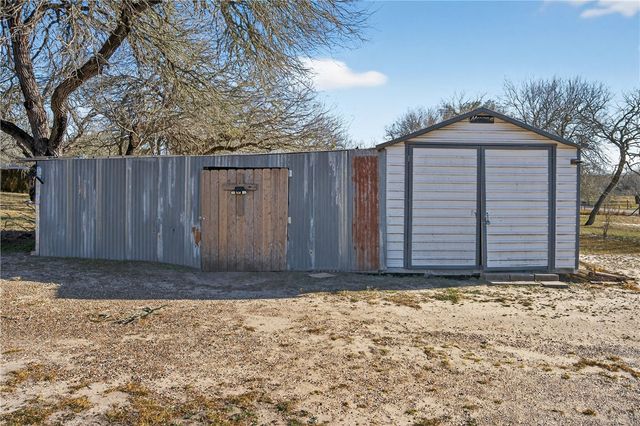 5752 Mockingbird Ln, Mathis, TX 78368