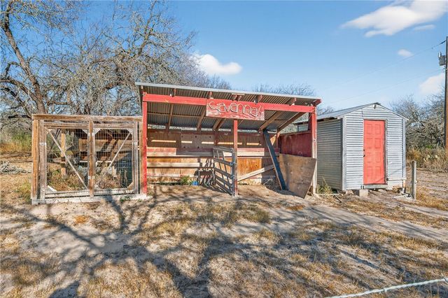 5752 Mockingbird Ln, Mathis, TX 78368