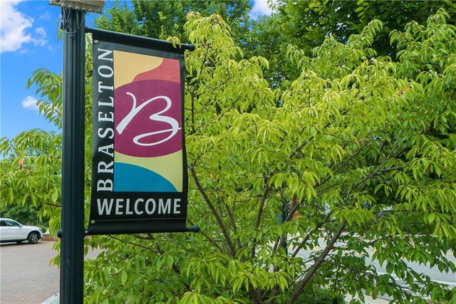 172 Herring Drive, Hoschton, GA 30548