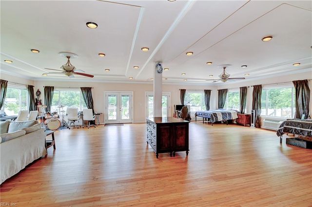872 Sandoval DR, Virginia Beach, VA 23454