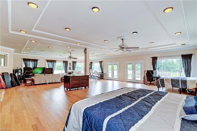 872 Sandoval DR, Virginia Beach, VA 23454