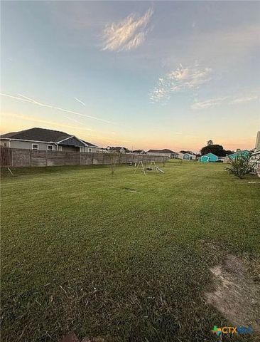 809 Buttercup Drive, Edna, TX 77957